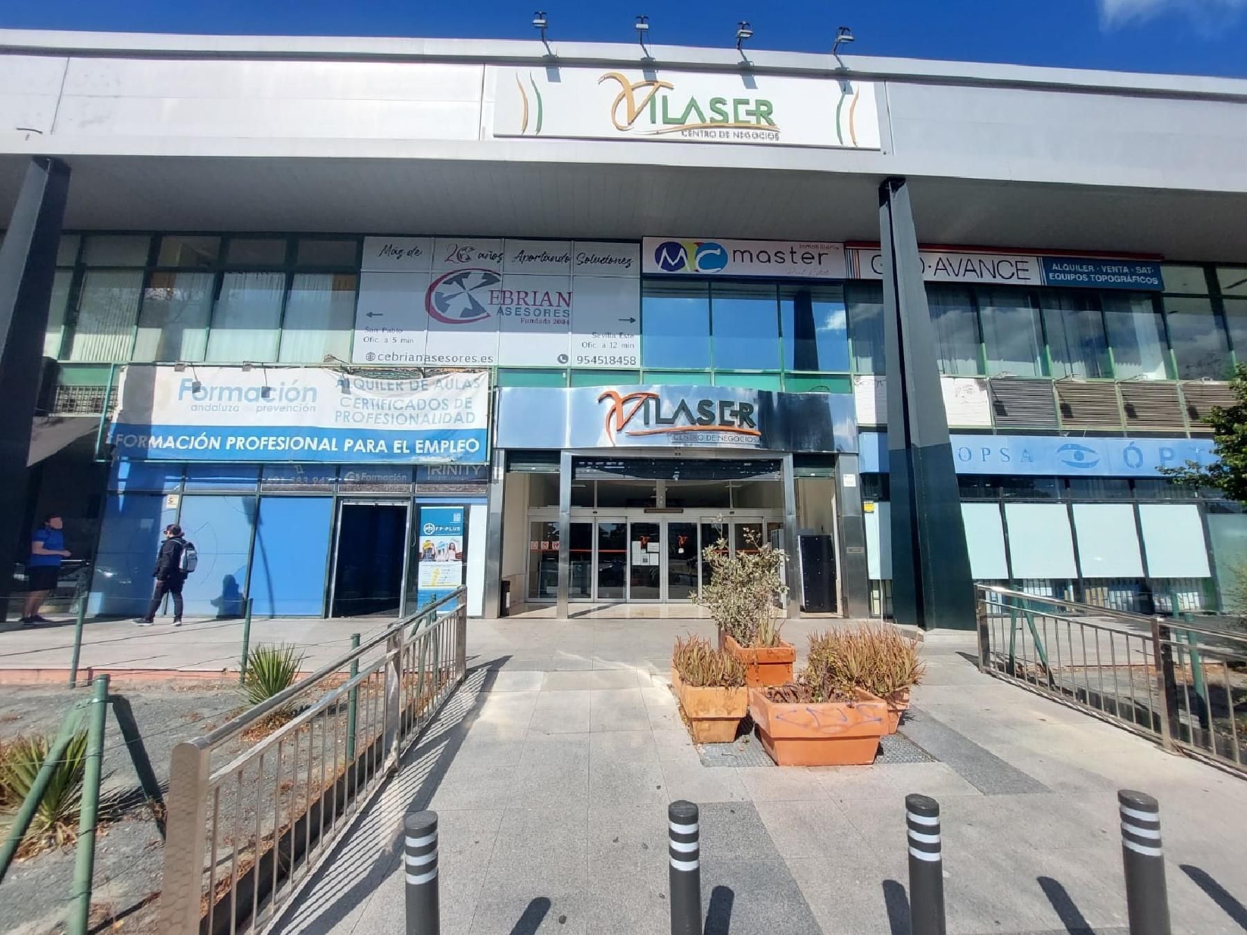 Vista exterior de Local en venda en  Sevilla Capital