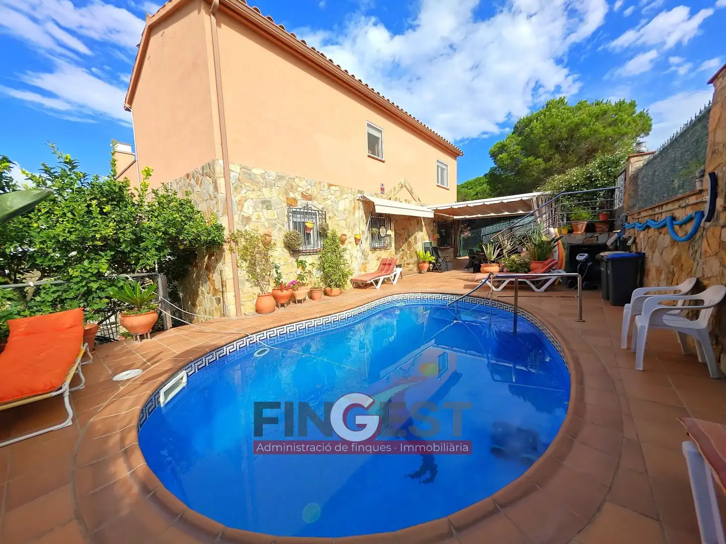 Casa con piscina en venta en Residencial Blanes - Vistamar