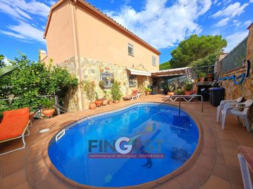 Casa amb piscina en venda a Residencial Blanes - Vistamar