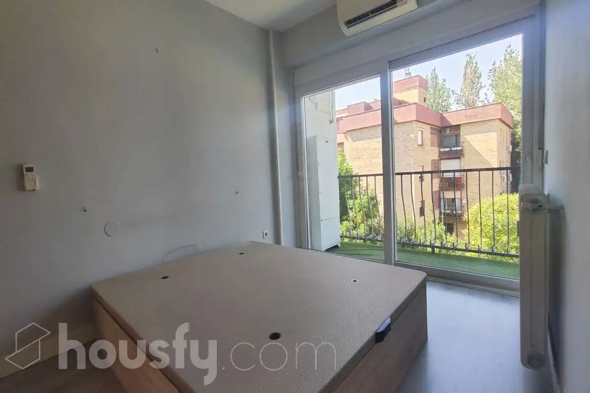 Bedroom of Flat for rent in Madrid  with Air Conditioner, Heating and Parquet flooring