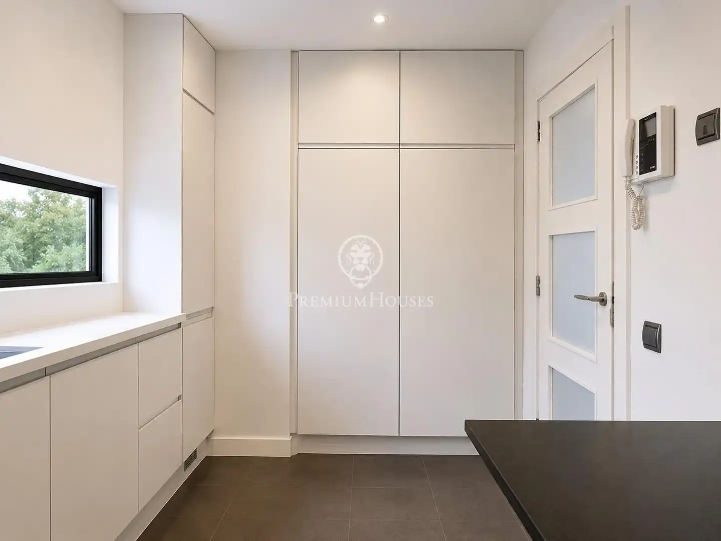 Küche von Wohnung zum Verkauf in Barcelona mit Heizung, Privatgarten und Terrasse