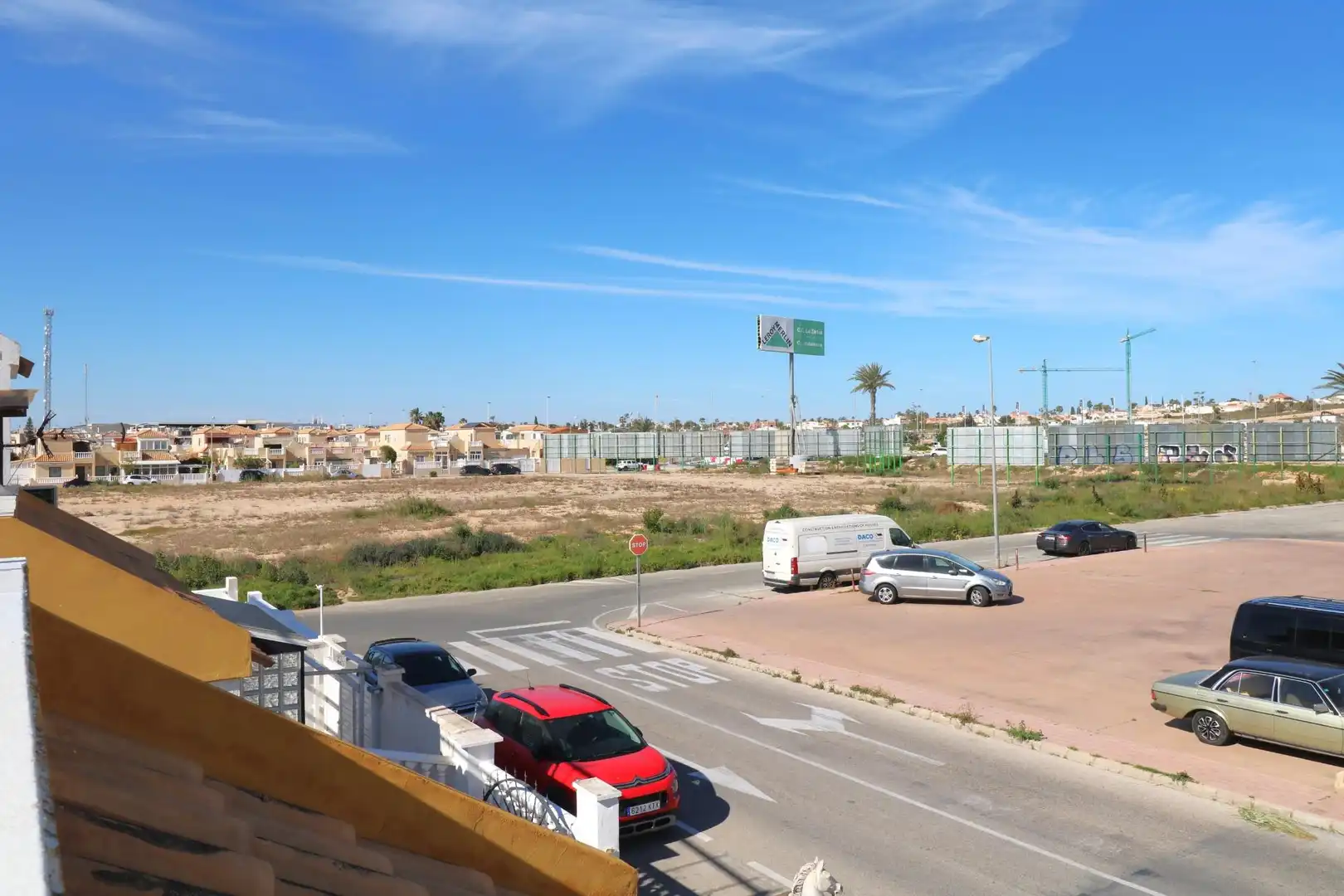 Vista exterior de Casa o xalet en venda en Torrevieja amb Aire condicionat, Jardí privat i Terrassa