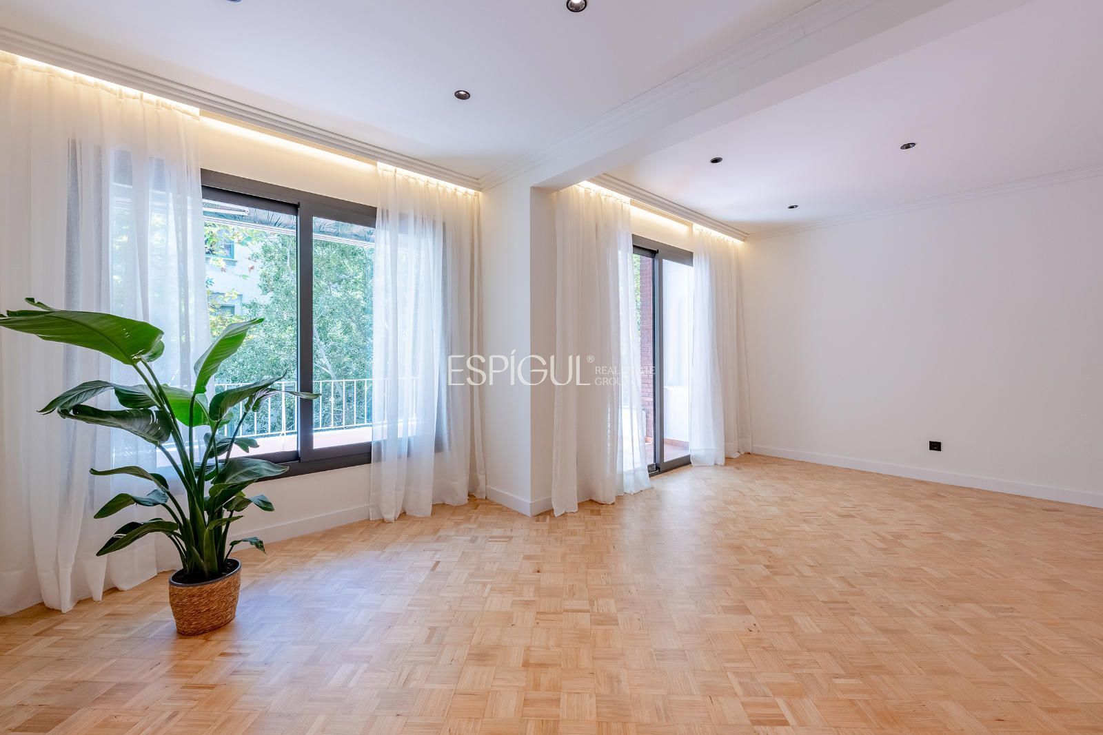 Living room of Flat for sale in  Barcelona Capital  with Air Conditioner, Heating and Parquet flooring
