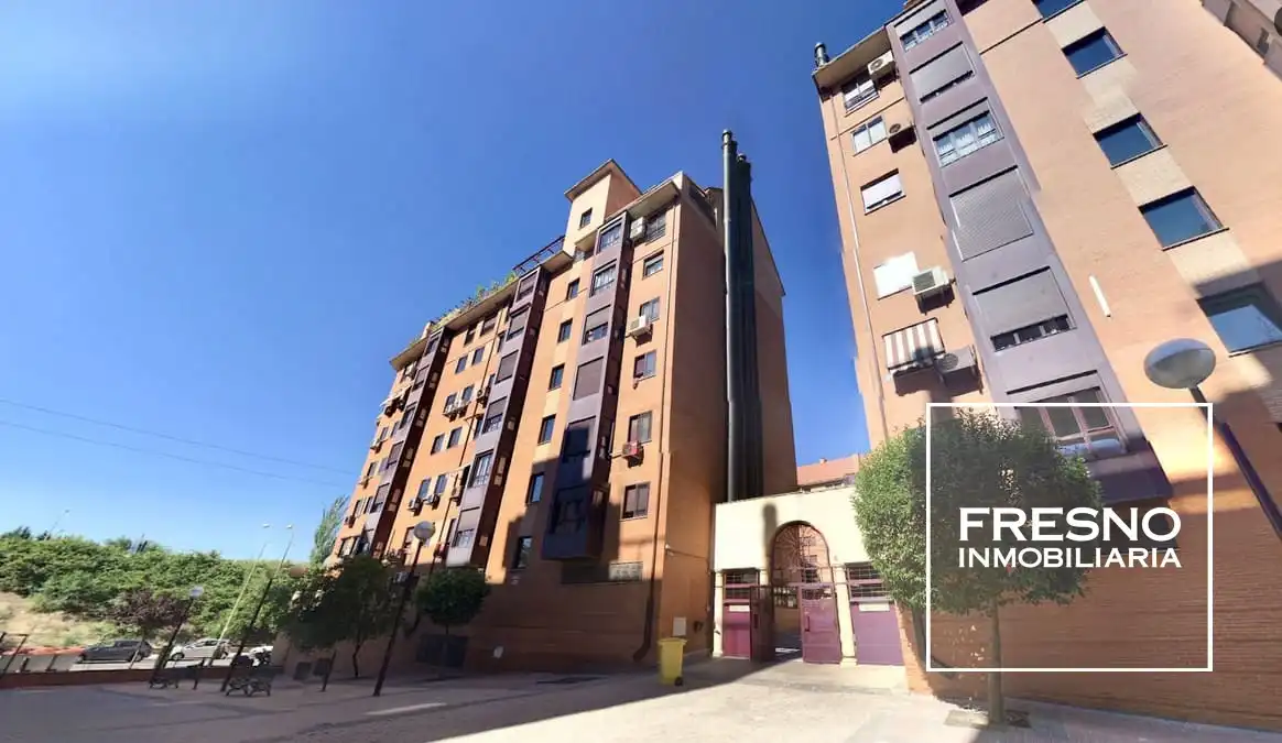 Pis amb piscina en venda a Calle Dodge