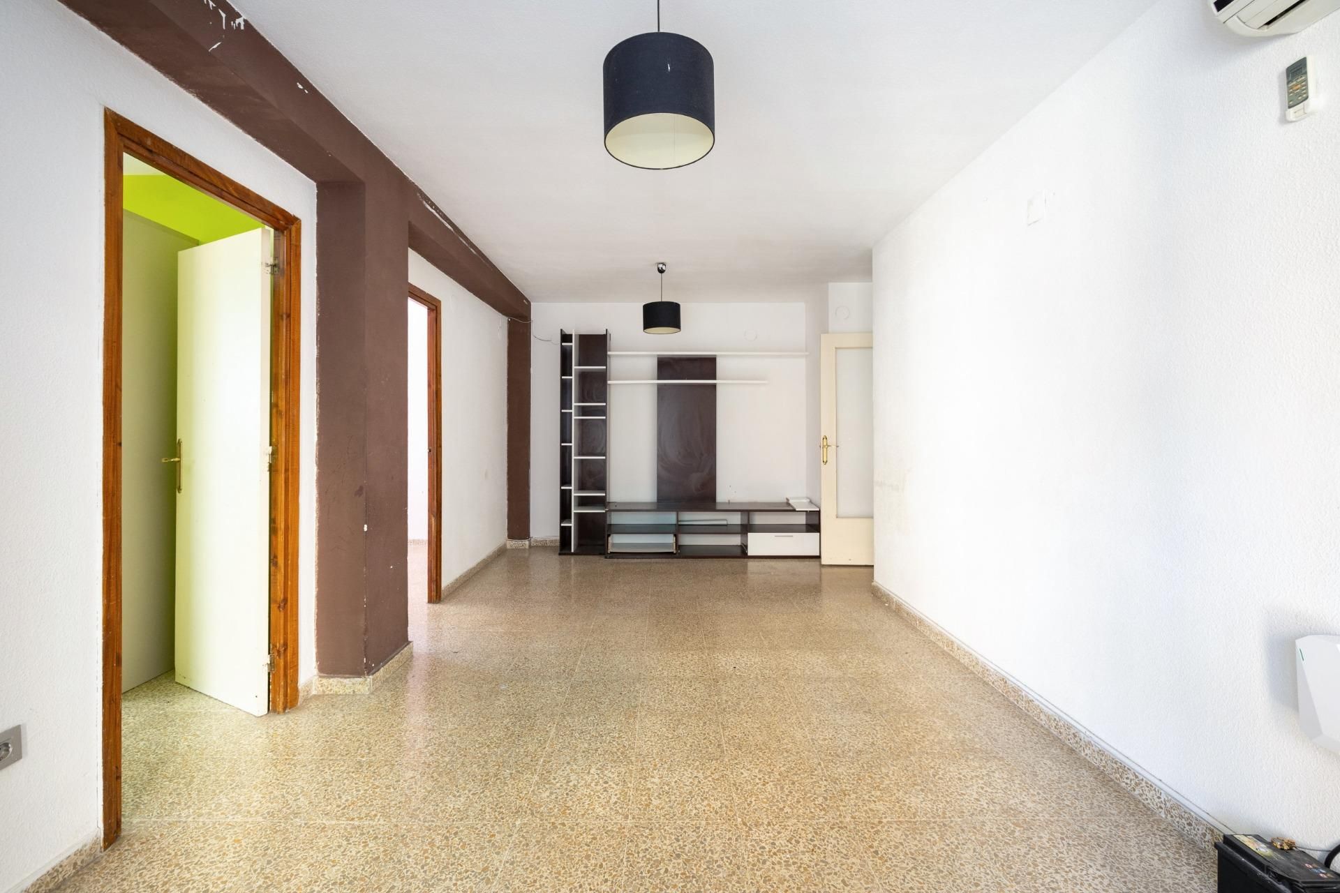 Flat for sale in  Granada Capital  with Air Conditioner, Terrace and Balcony
