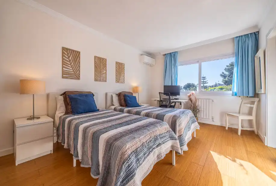 Dormitori de Casa o xalet de lloguer en Marbella amb Aire condicionat, Jardí privat i Terrassa