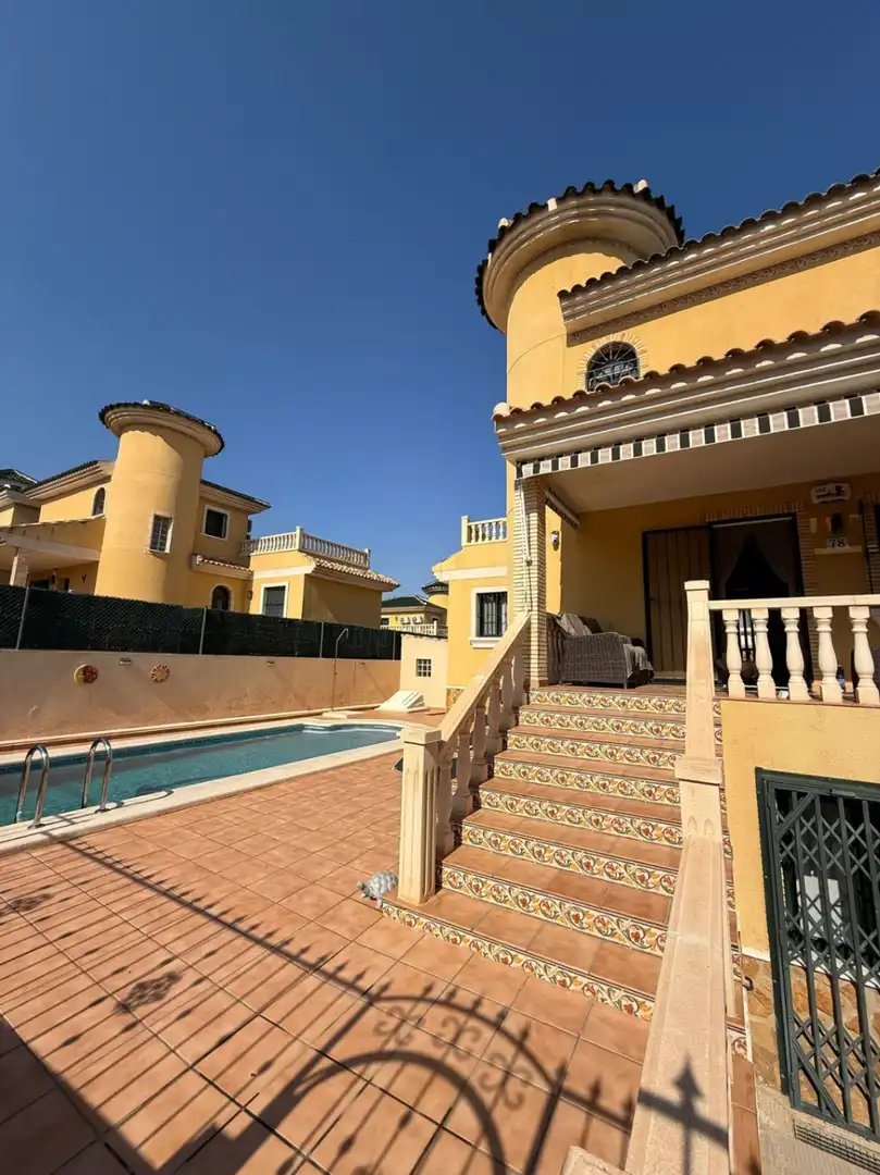 Casa con piscina en venta en Orihuela Costa, imagen 2
