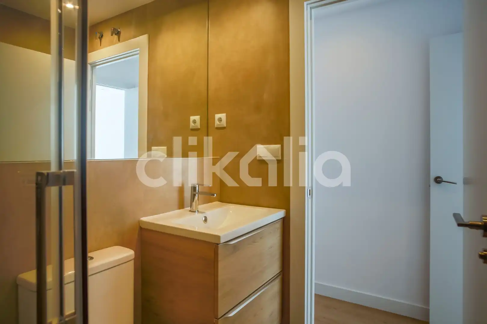 Bathroom of Flat for sale in Madrid  with Air Conditioner, Heating and Terrace