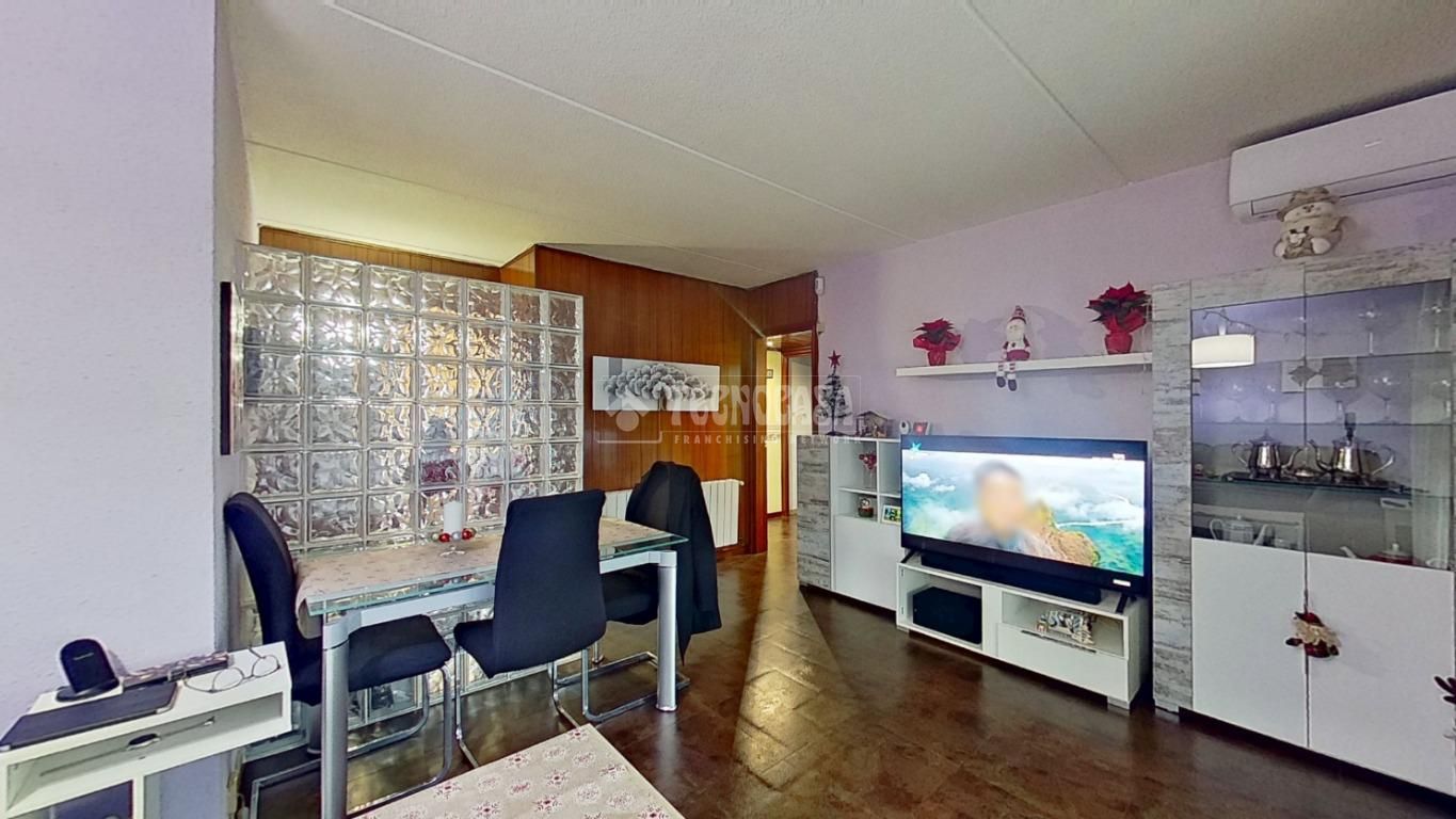 Sala d'estar de Pis en venda en Cerdanyola del Vallès