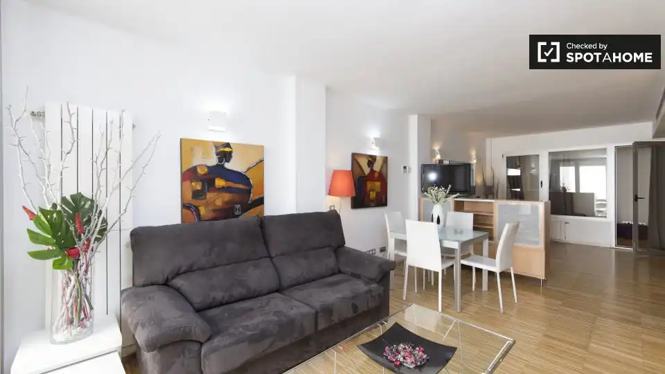 Flat with terrace to rent in Centro