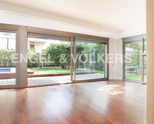 Living room of Apartment to rent in  Barcelona Capital  with Air Conditioner, Terrace and Swimming Pool