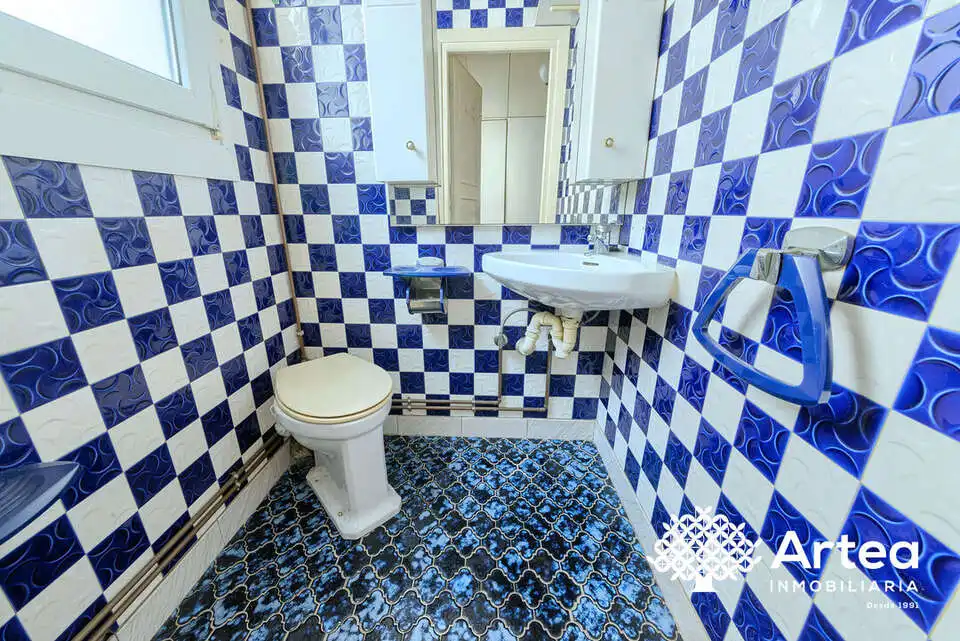Bathroom of Flat for sale in Bilbao   with Heating