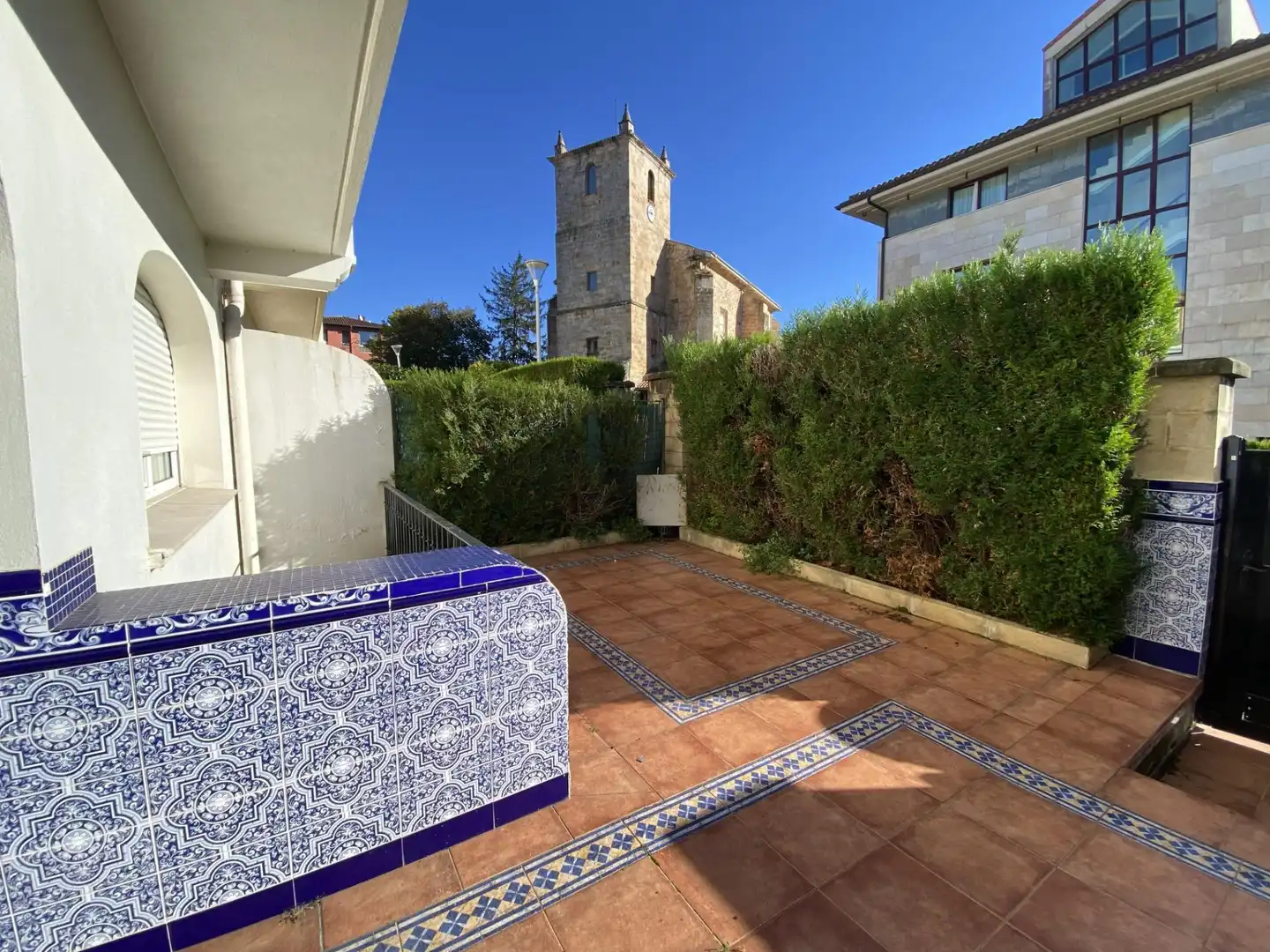 Terrasse von Einfamilien-Reihenhaus zum Verkauf in Loiu mit Heizung, Privatgarten und Terrasse
