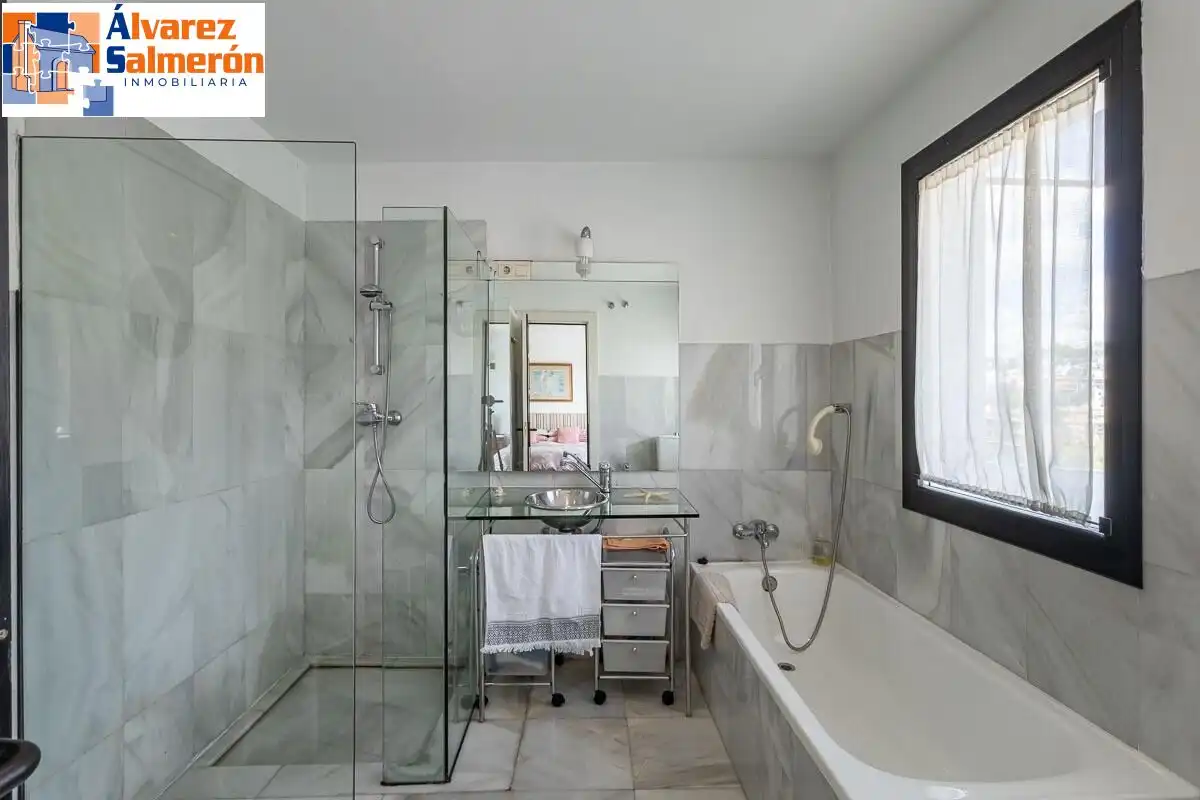 Bathroom of Houses for sale in Granada  with Air Conditioner, Terrace and Storage room