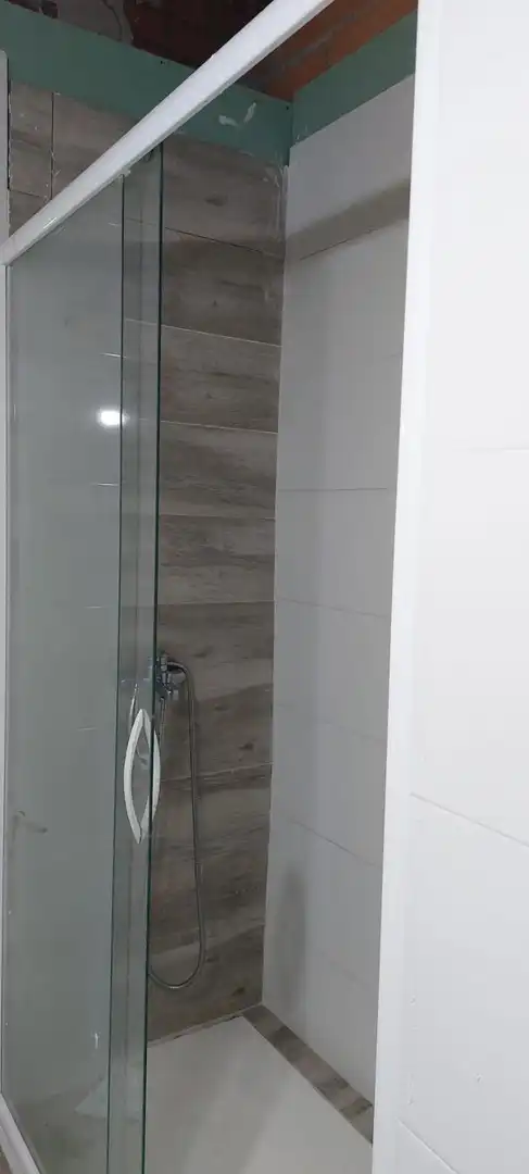 Badezimmer von Einfamilien-Reihenhaus zum Verkauf in Bárcena de Cicero mit Terrasse und Balkon