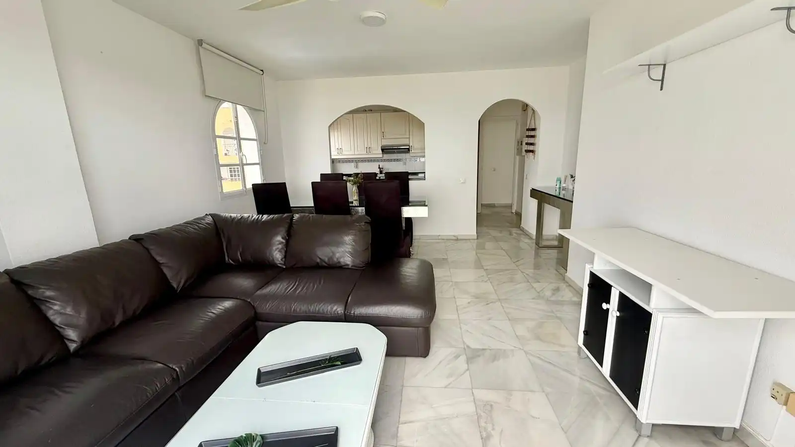 Living room of Flat for sale in Estepona  with Terrace, Furnished and Oven
