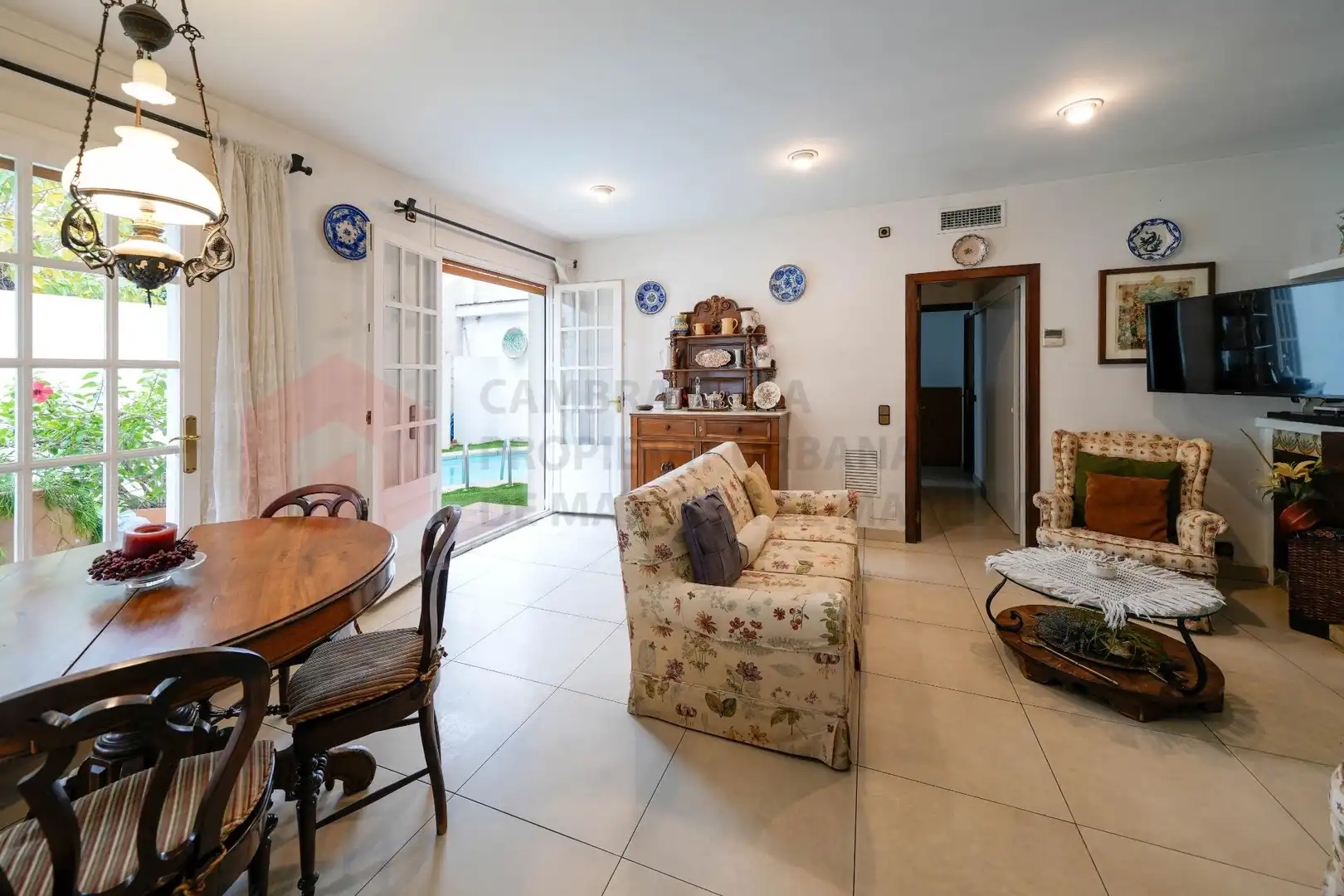 Sala d'estar de Casa o xalet en venda en Mataró amb Aire condicionat, Calefacció i Jardí privat
