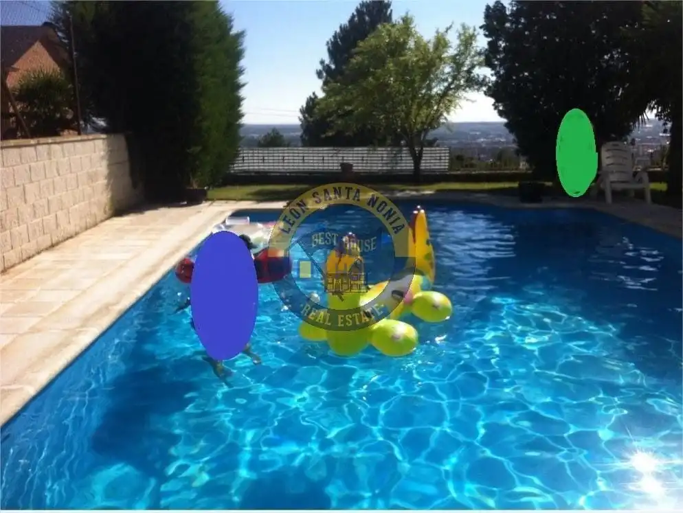 Piscina de Casa o chalet en venta en Valdefresno con Calefacción, Jardín privado y Parquet