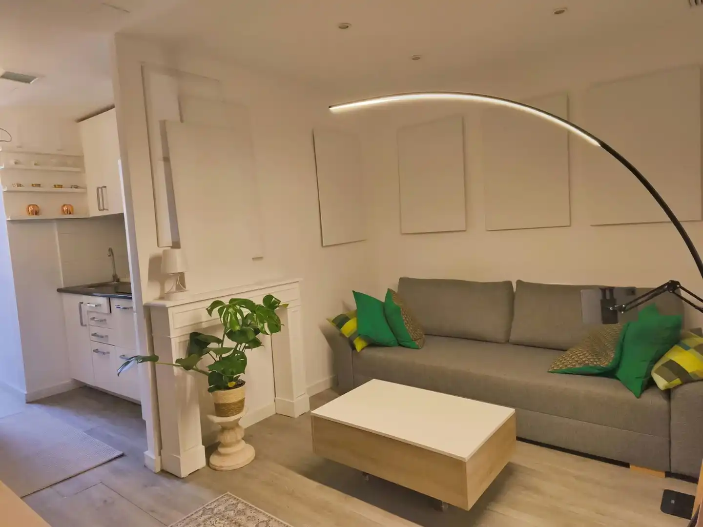 Sala d'estar de Pis de lloguer en Barcelona amb Parquet, Moblat i Rentadora