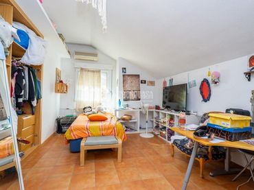 Casa aparellada amb jardí en venda a Santa Teresa