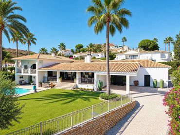 Chalet con piscina en venta en El Paraíso