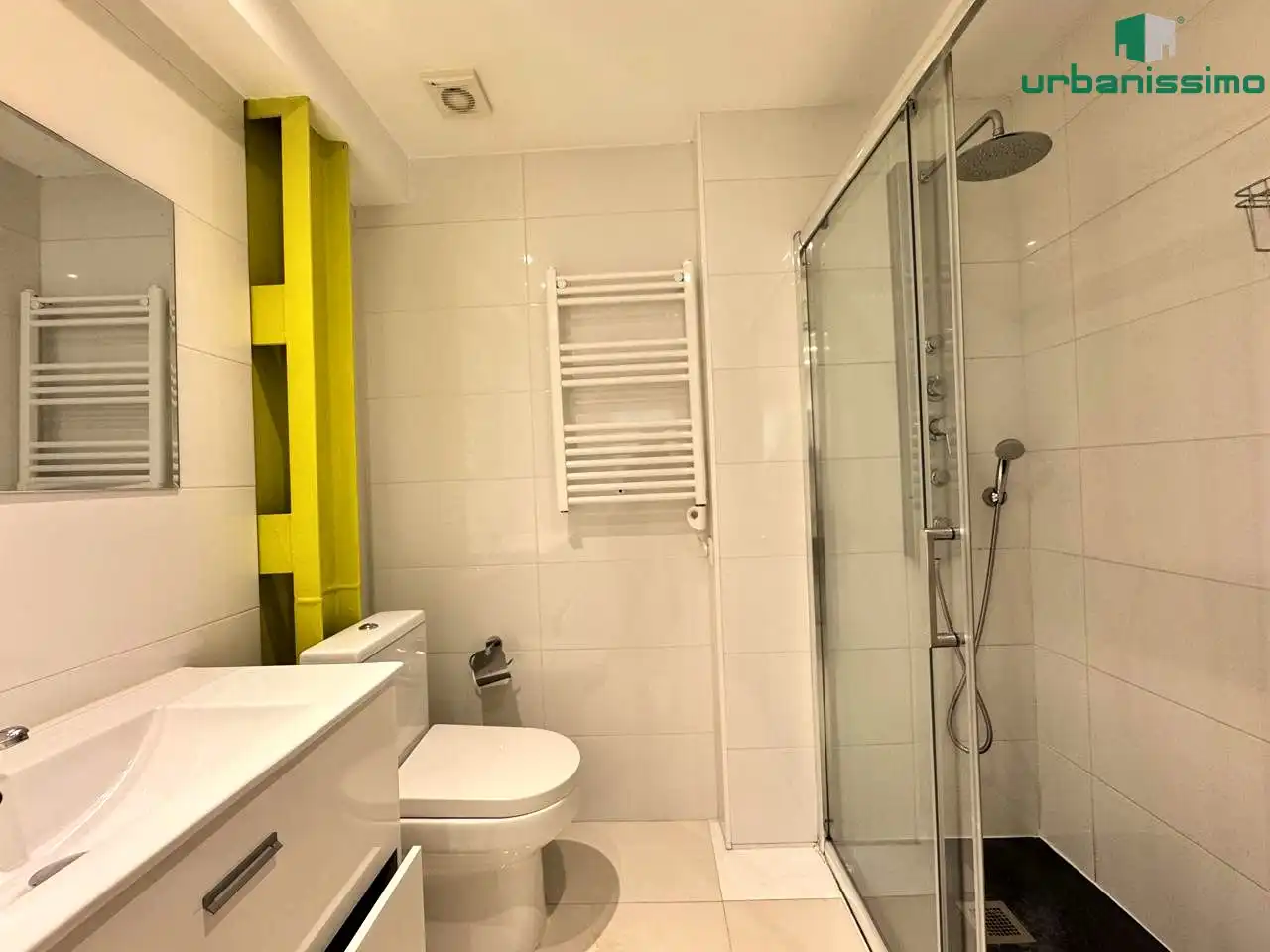 Bathroom of Apartments for rent in Madrid  with Air Conditioner, Heating and Furnished