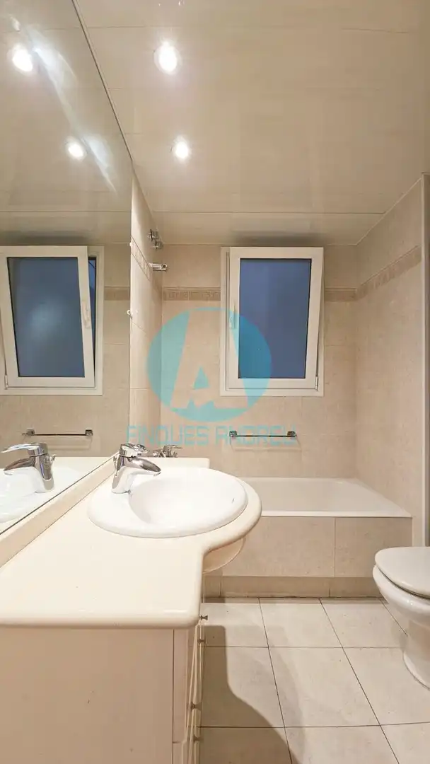 Badezimmer von Wohnung zum Verkauf in Mataró mit Klimaanlage, Heizung und Terrasse