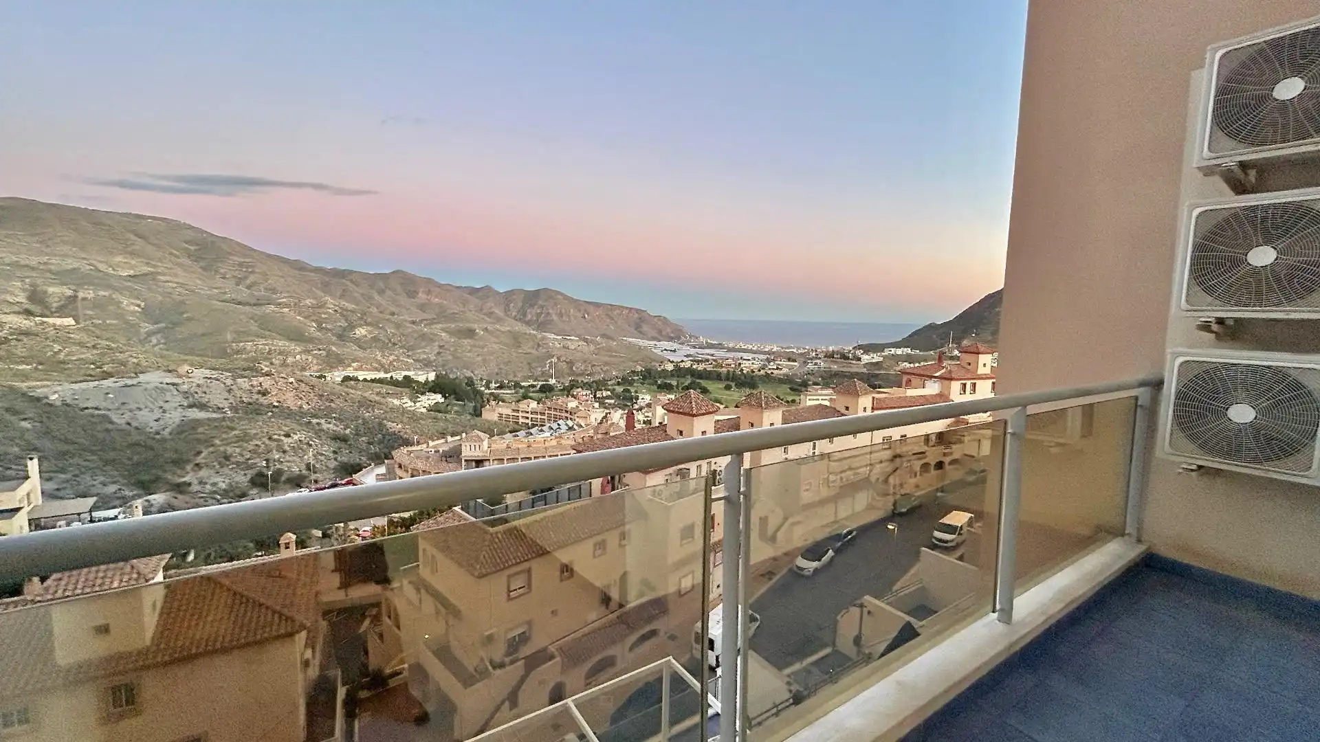 Appartamento con terrazza in vendita a Calle Calle de las Higueras, 95, imagen 2