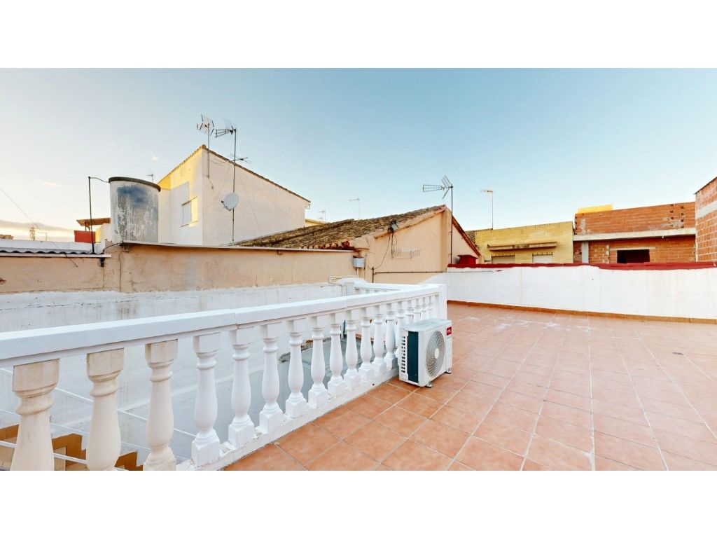 Vista exterior de Casa o xalet en venda en Torrent amb Terrassa