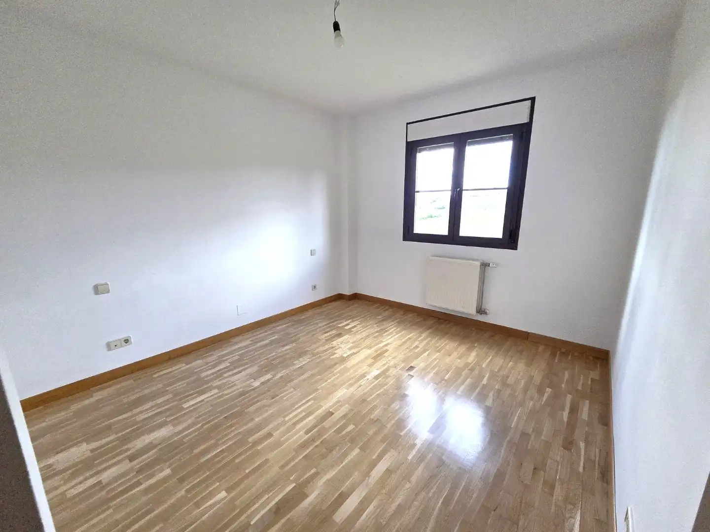 Habitación de Casa adosada en venta en Cardeñadijo con Calefacción, Jardín privado y Terraza