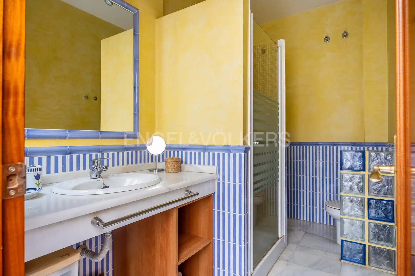 Bathroom of Houses for sale in Sevilla  with Air Conditioner, Heating and Storage room