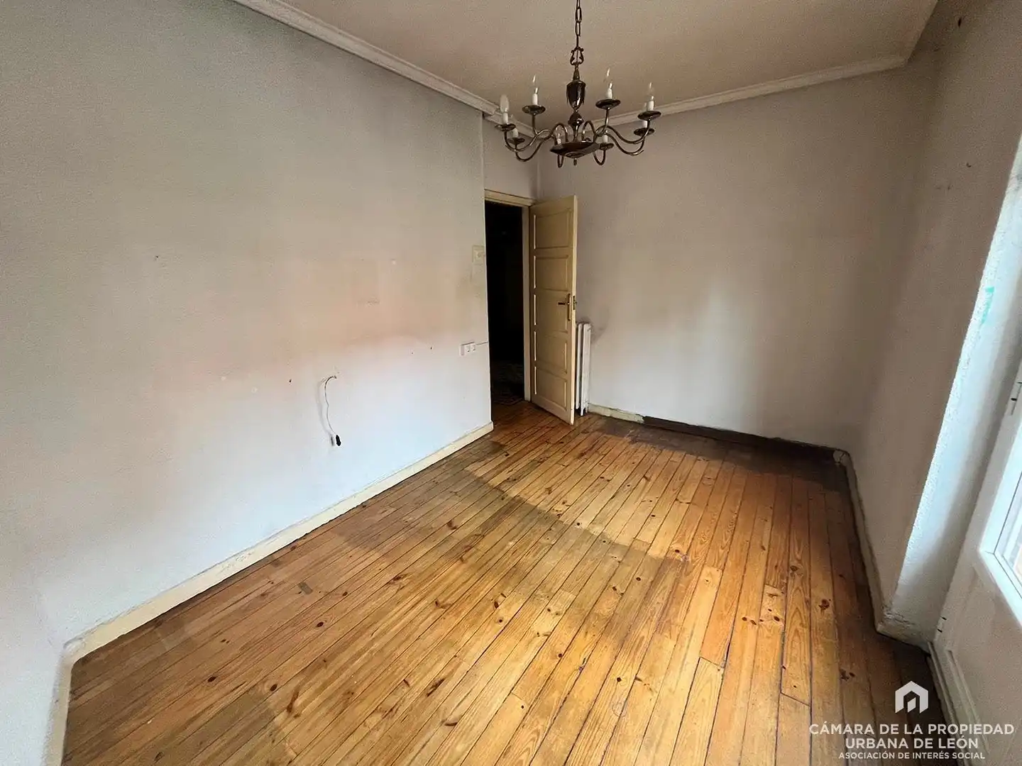 Sala d'estar de Casa o xalet en venda en San Andrés del Rabanedo amb Calefacció i Jardí privat