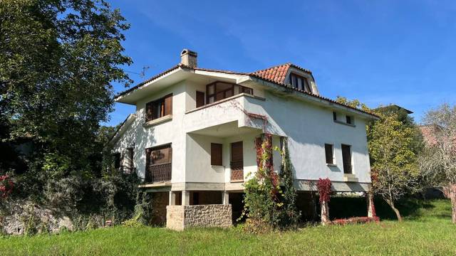 Casa-chalet en Venta en Prestín en Parres