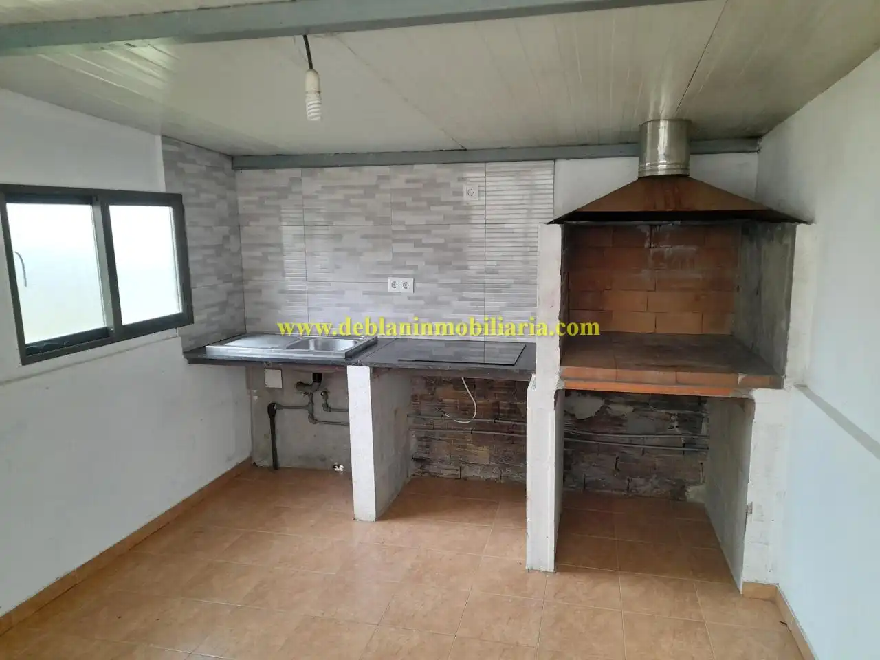 Küche von Haus oder Chalet zur Miete in Tui mit Heizung, Privatgarten und Abstellraum