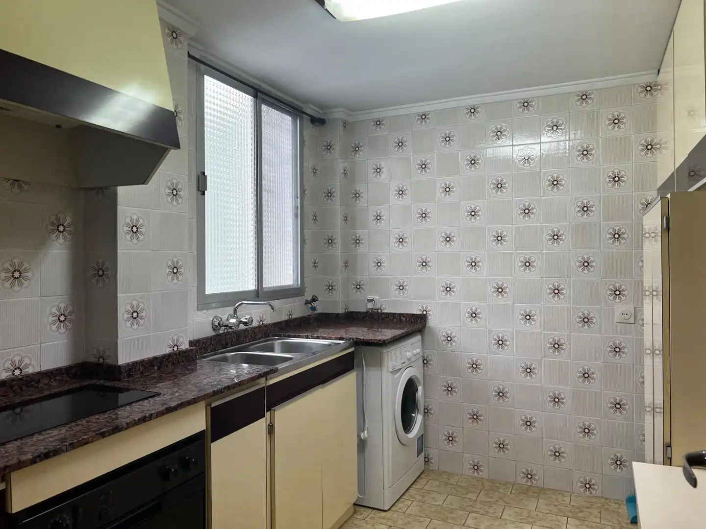 Kitchen of Flat for sale in Valencia  with Air Conditioner and Alarm