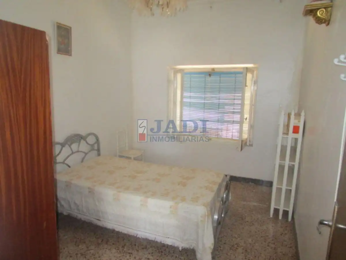 Habitación de Casa o chalet en venta en San Carlos del Valle con Terraza, Trastero y Amueblado