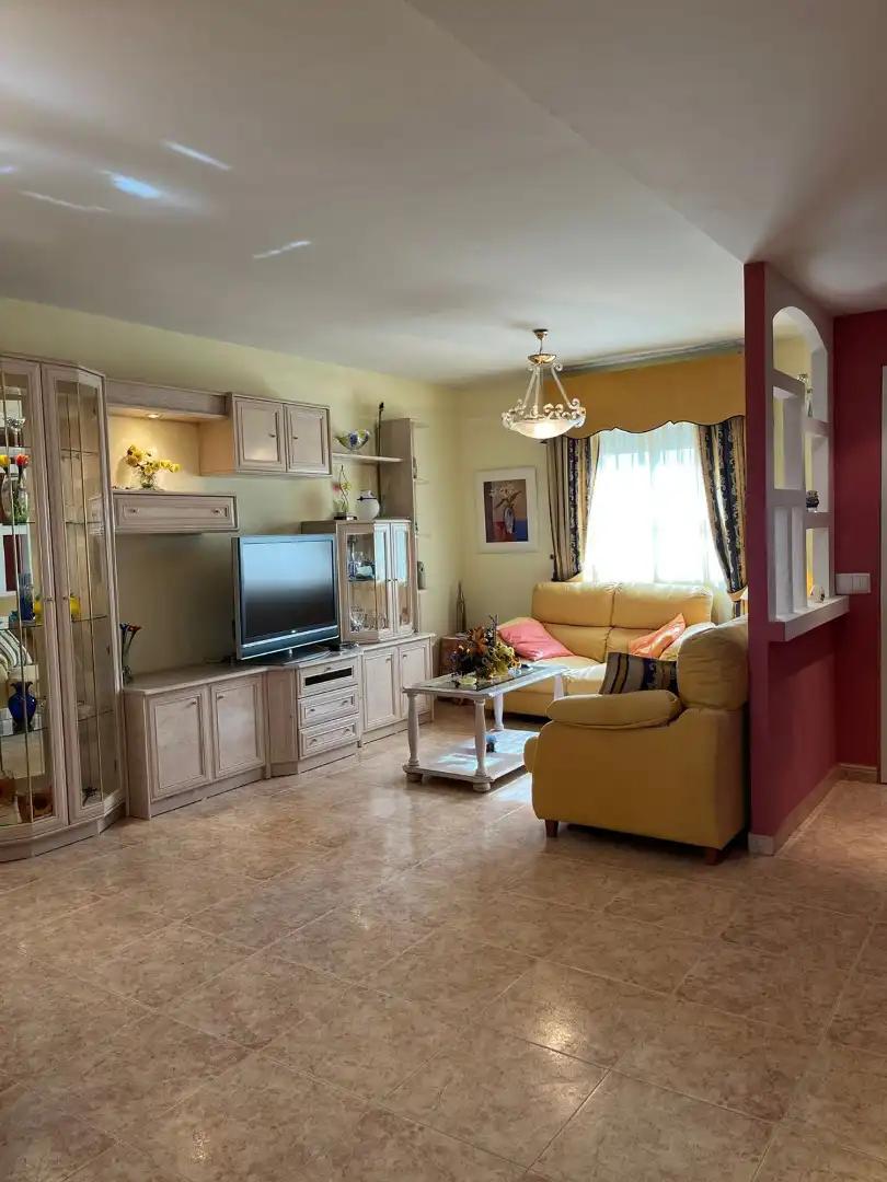 Sala de estar de Casa adosada en venta en Ciudad Real con Aire acondicionado, Calefacción y Terraza