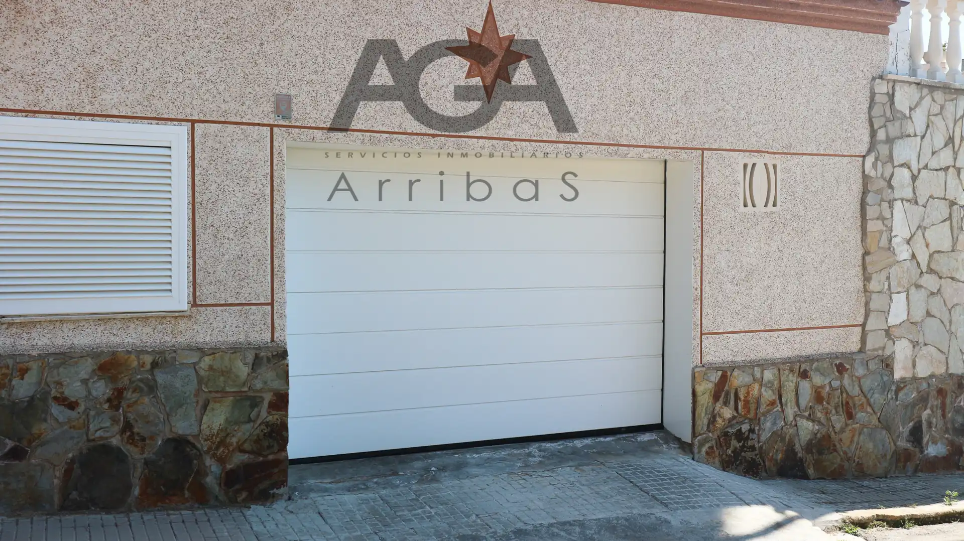 Vista exterior de Casa o xalet en venda en Sant Cebrià de Vallalta amb Aire condicionat, Jardí privat i Terrassa