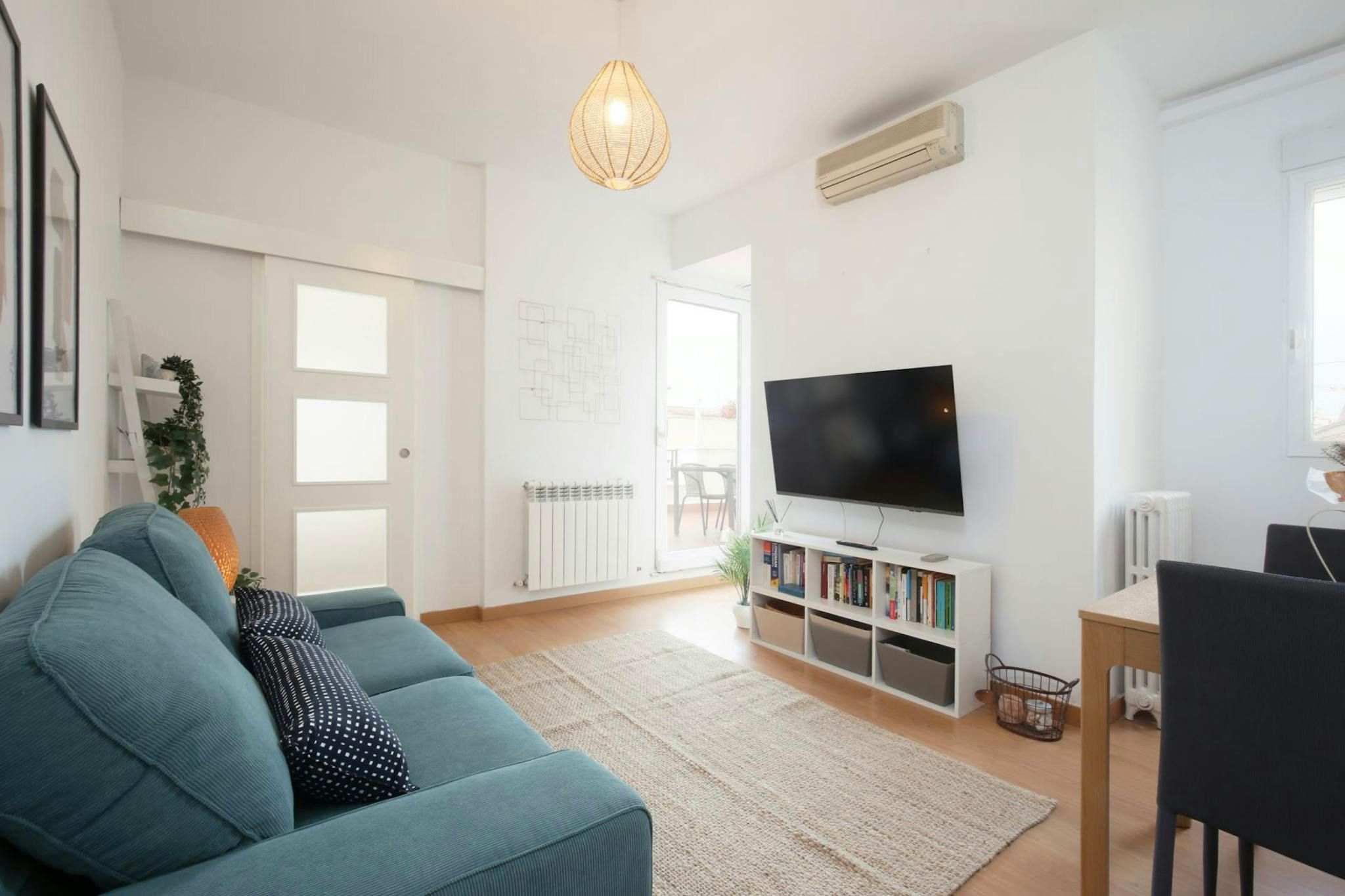 Living room of Flat to rent in  Madrid Capital  with Air Conditioner, Heating and Furnished