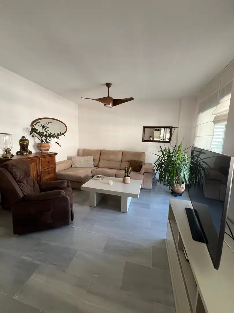 Sala de estar de Ático en venta en Estepona con Aire acondicionado, Calefacción y Terraza