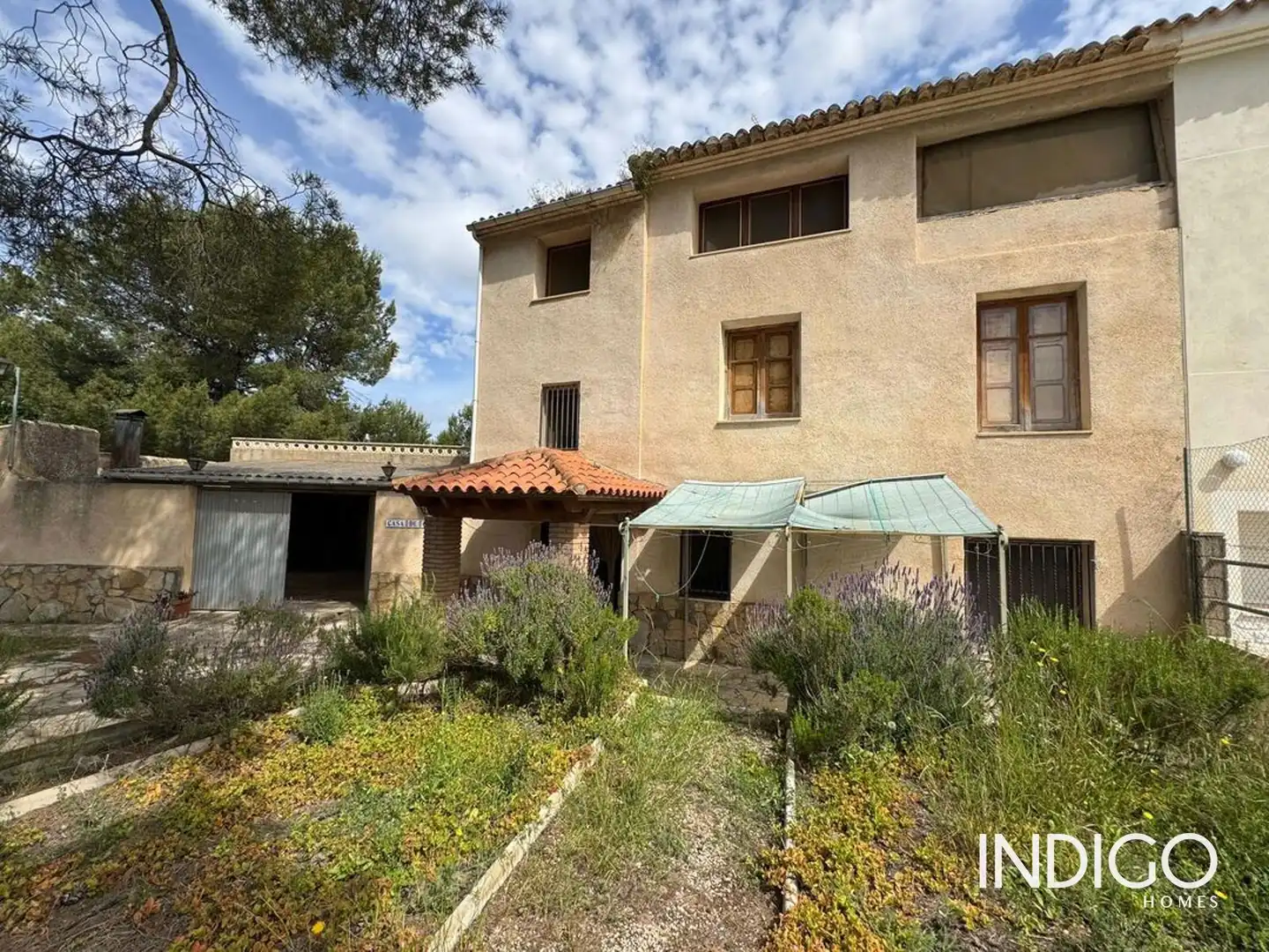 Vista exterior de Casa adosada en venda en Ibi amb Calefacció, Traster i Moblat