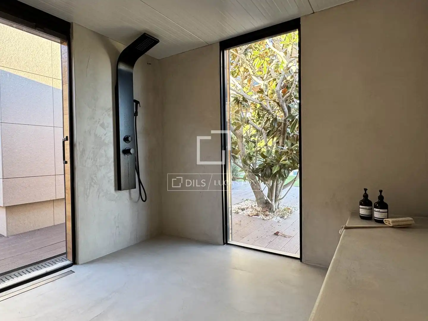 Bany de Casa o xalet en venda en Sant Just Desvern amb Aire condicionat, Calefacció i Jardí privat