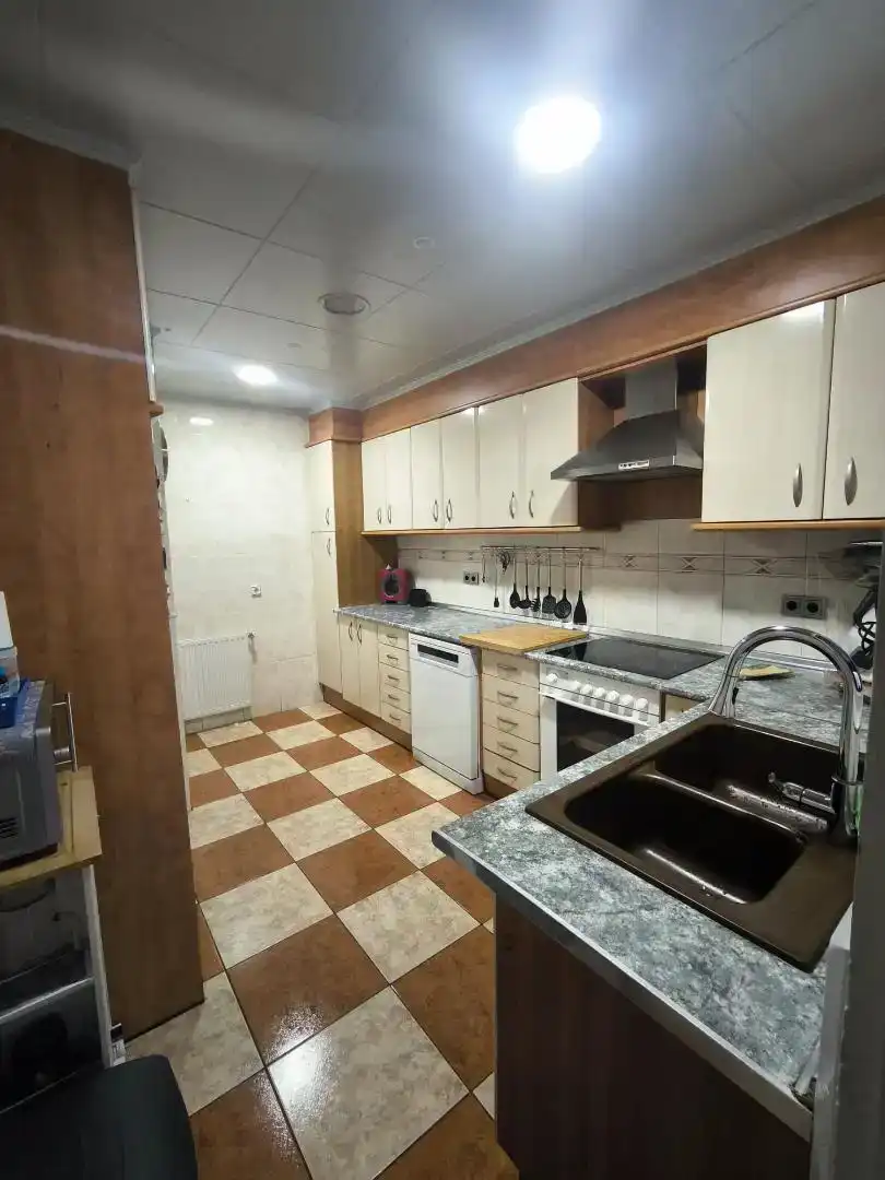 Cocina de Casa adosada en venta en Figueres con Aire acondicionado, Trastero y Horno