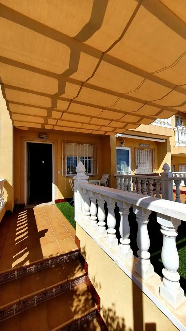 Terrasse von Einfamilien-Reihenhaus zur Miete in Elche / Elx mit Privatgarten, Terrasse und Möbliert