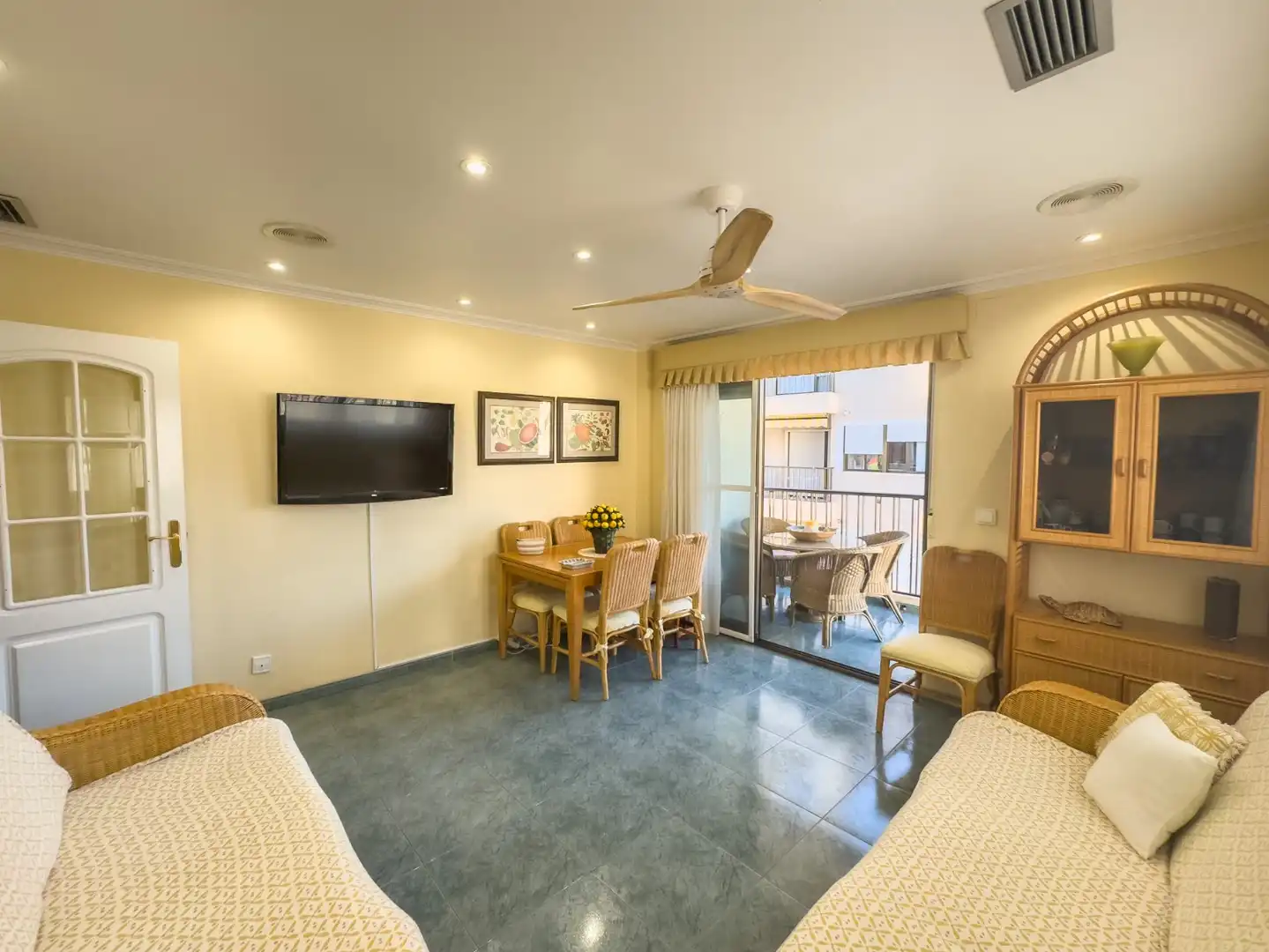 Sala d'estar de Apartament de lloguer en Santa Pola amb Terrassa, Moblat i Forn