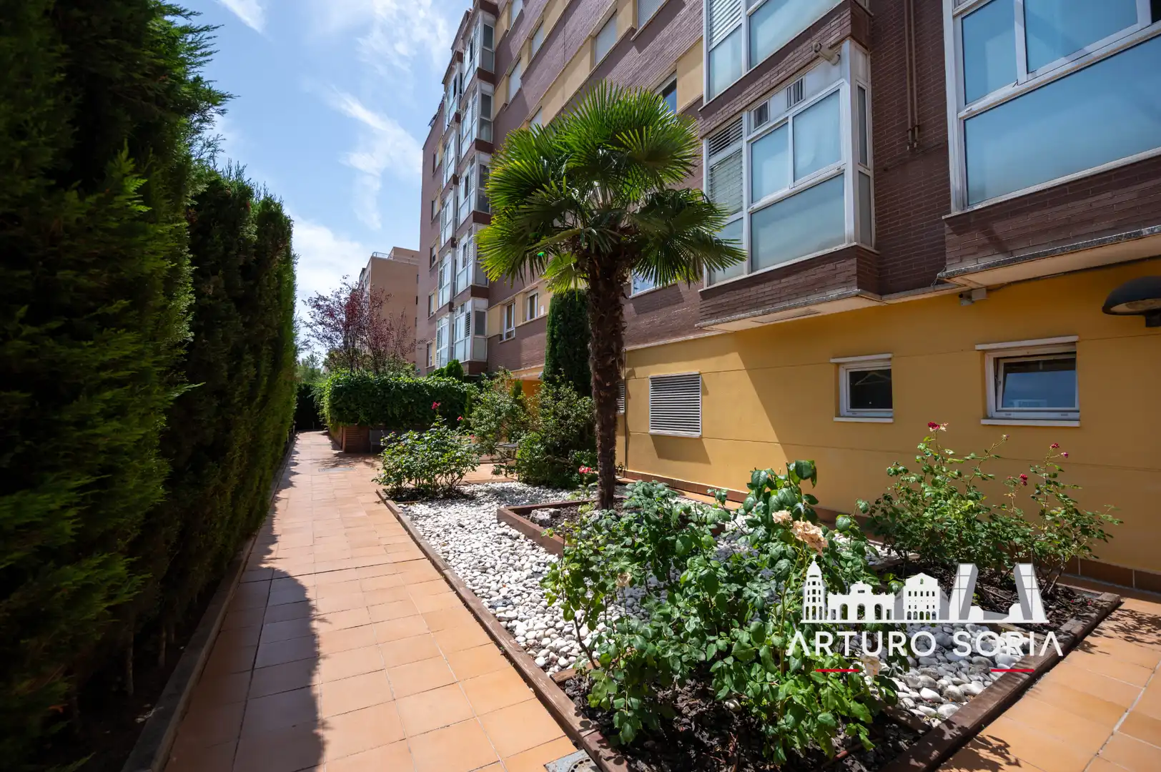 Exterior view of Flat for rent in Madrid  with Storage room and Community pool