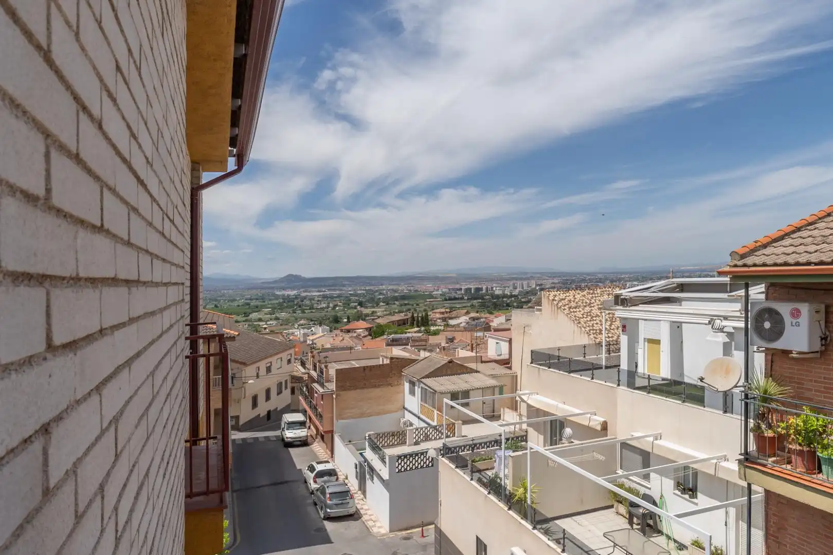 Vista exterior de Pis en venda en Huétor Vega amb Aire condicionat, Traster i Balcó
