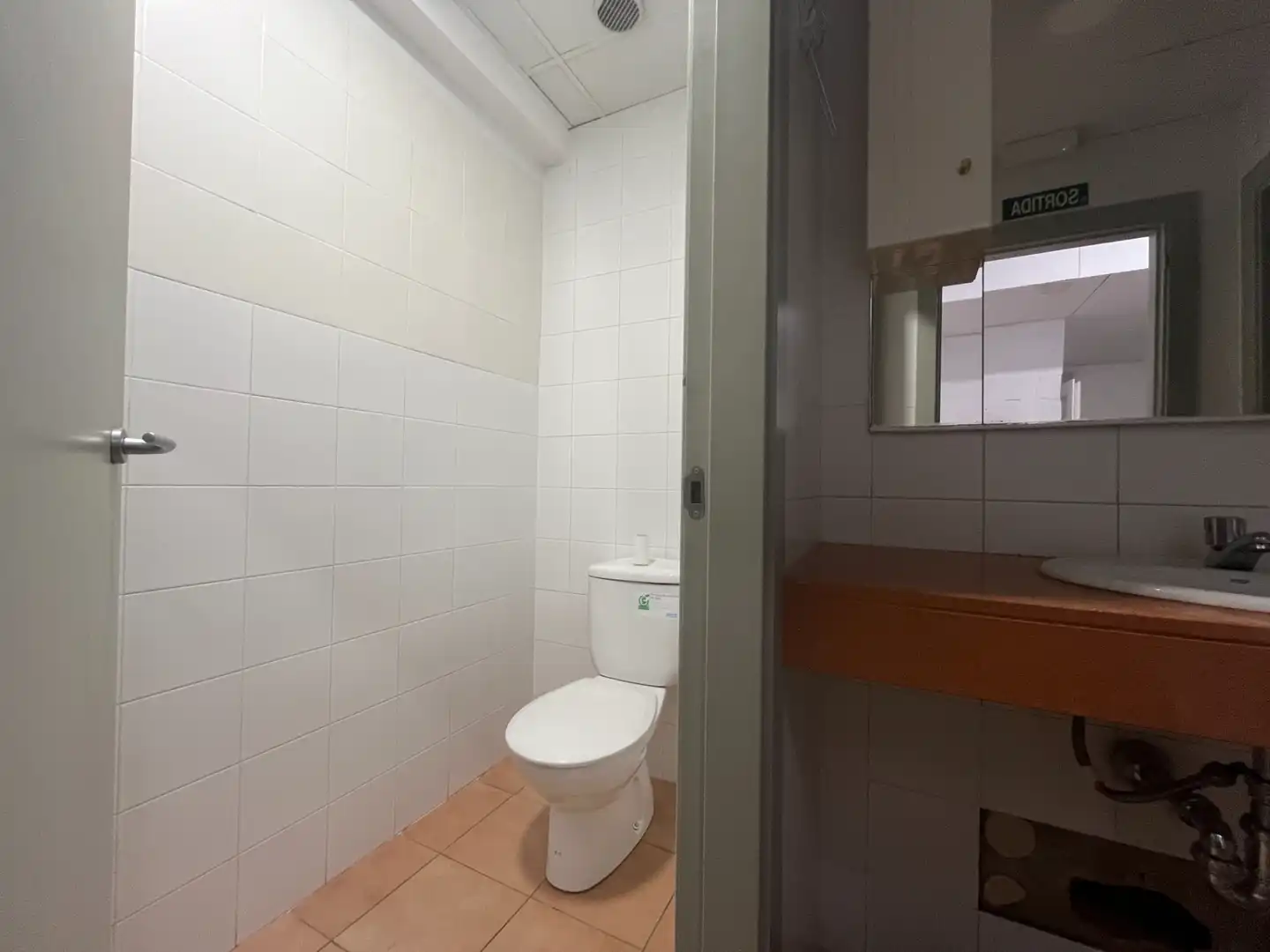 Bathroom of Industrial buildings for rent in Salt