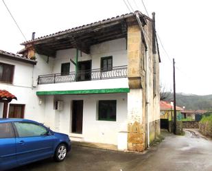 Vista exterior de Casa adosada en venda en Puente Viesgo amb Terrassa i Balcó