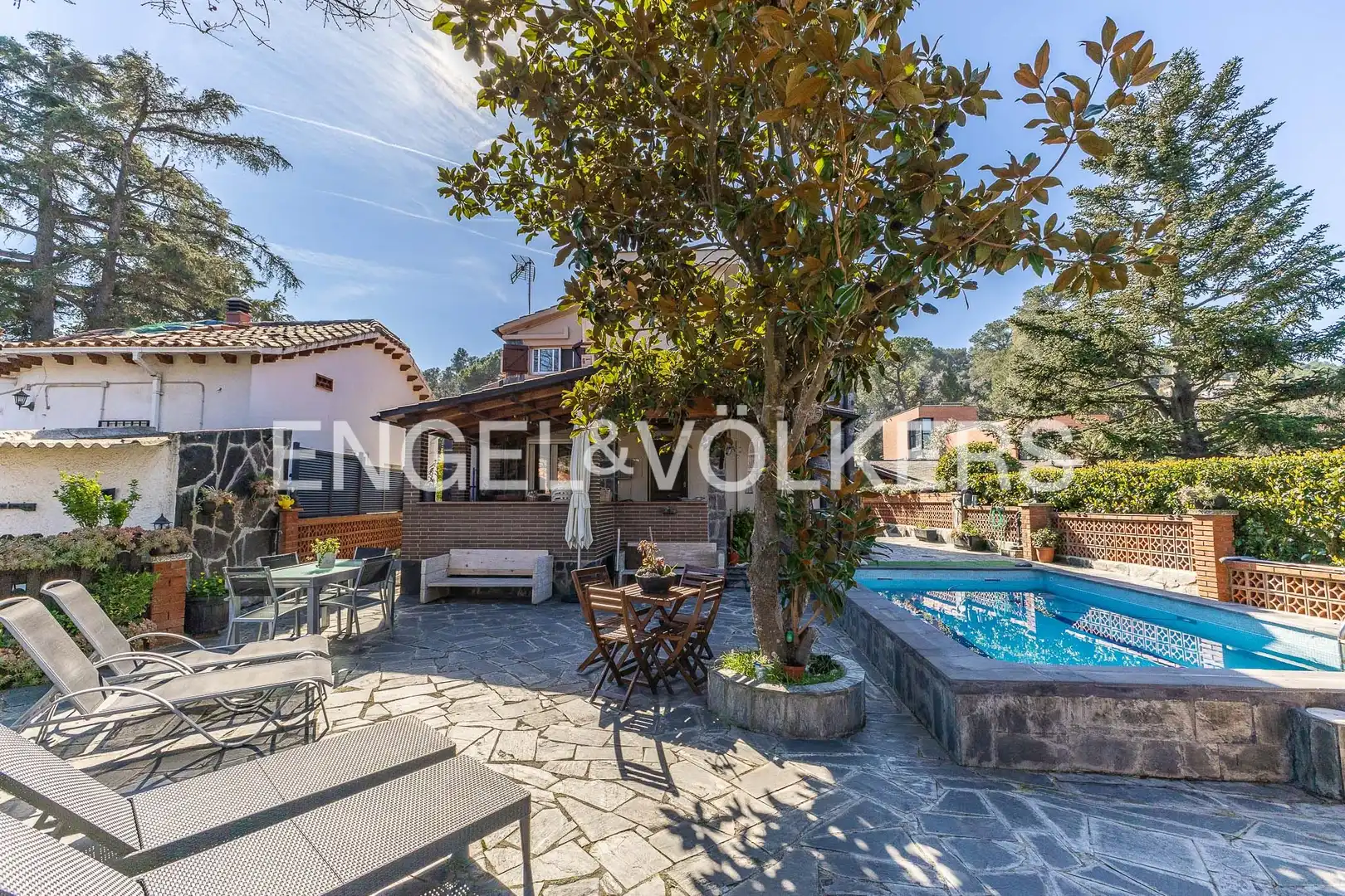 Exterior view of Houses for sale in Sant Cugat del Vallès  with Air Conditioner, Heating and Private garden